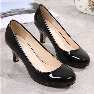 Women's Closed Round Toe Low Kitten Heel